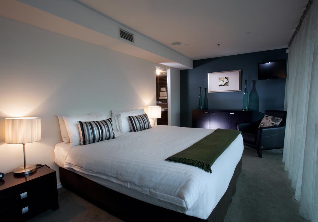 Sullivans Cove Apartments Hobart Exteriör bild A bedroom at the hotel