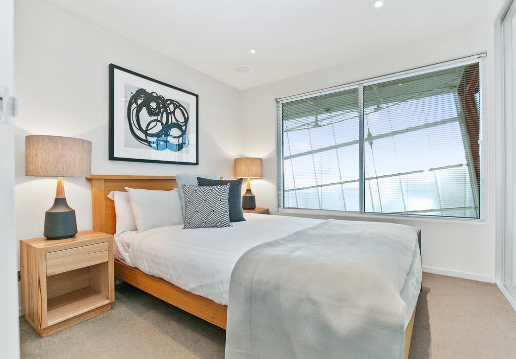 Sullivans Cove Apartments Hobart Exteriör bild A bedroom in a typical apartment