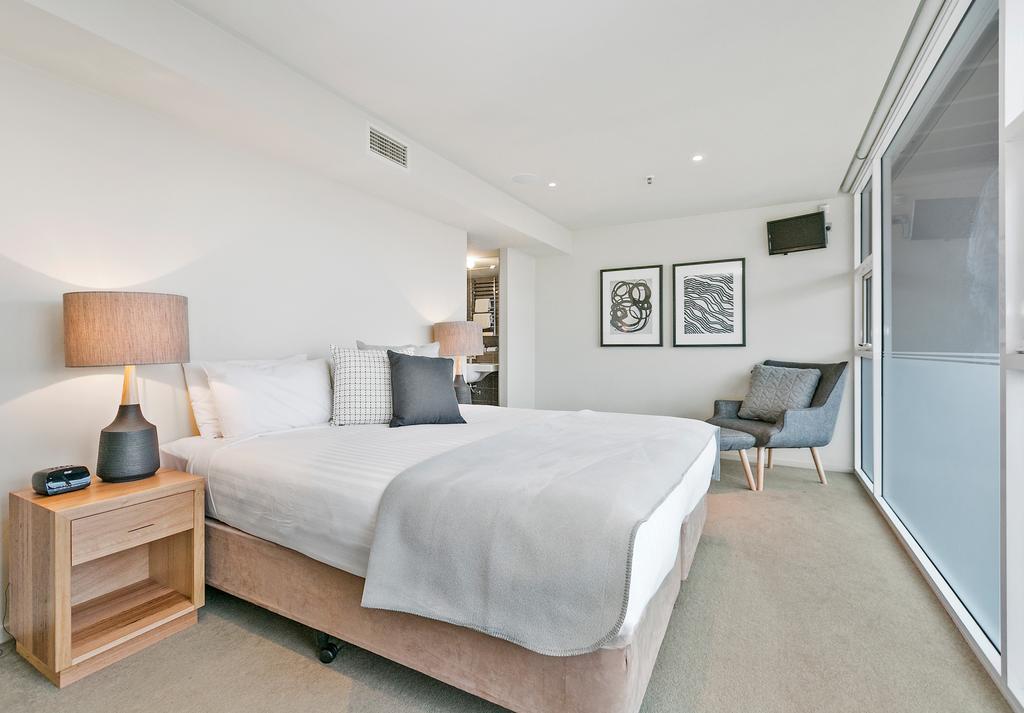 Sullivans Cove Apartments Hobart Exteriör bild A bedroom at the hotel