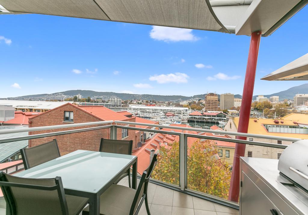 Sullivans Cove Apartments Hobart Exteriör bild View from the balcony of a two-bedroom apartment