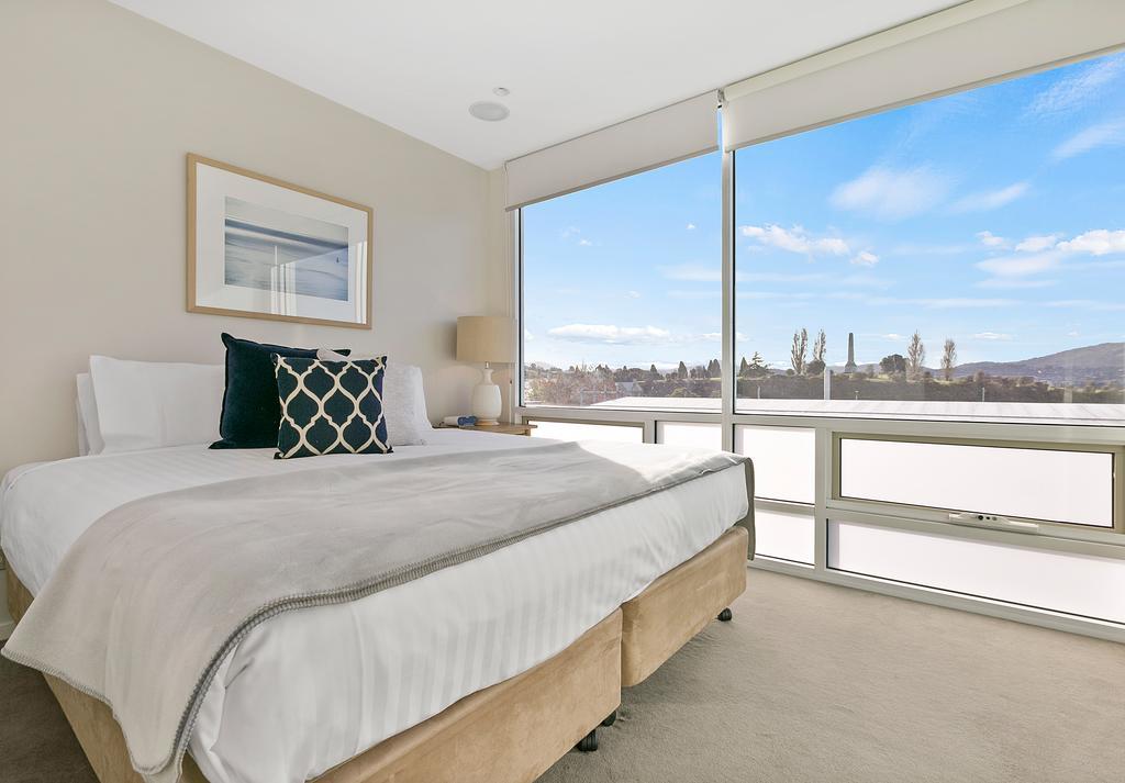 Sullivans Cove Apartments Hobart Exteriör bild A bedroom in a serviced apartment in Canberra, Australia