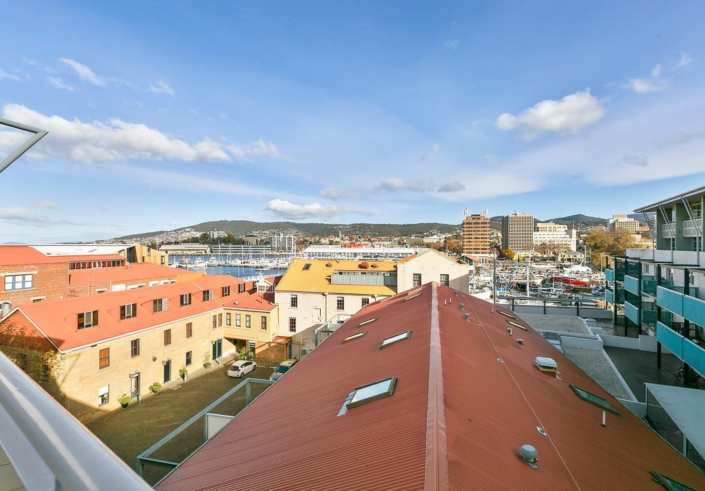 Sullivans Cove Apartments Hobart Exteriör bild View of the Hobart CBD from the rooftop of the Wrest Point Casino