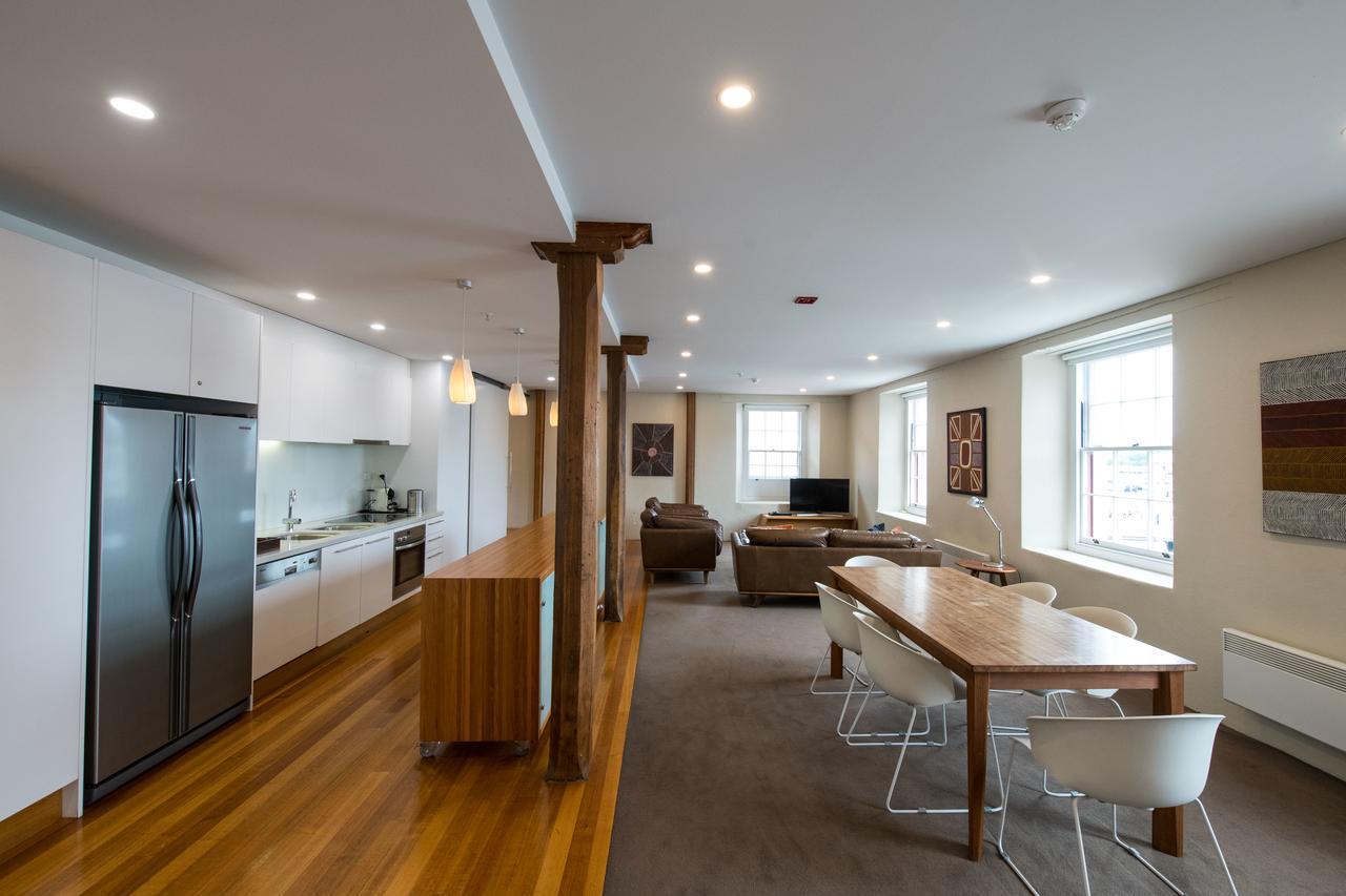 Sullivans Cove Apartments Hobart Exteriör bild The kitchen and living area of a typical apartment