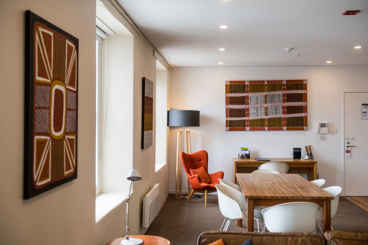 Sullivans Cove Apartments Hobart Exteriör bild The interior of the Governor's office
