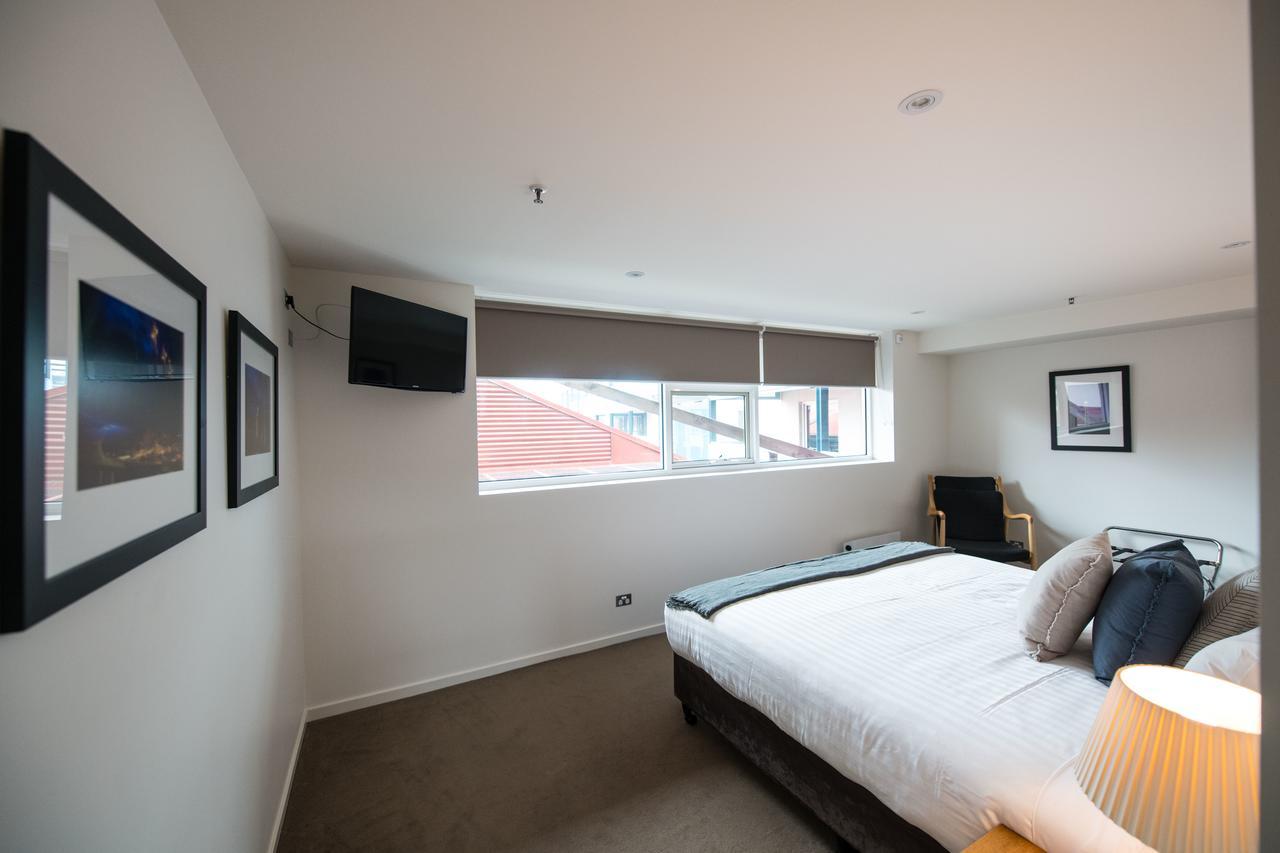 Sullivans Cove Apartments Hobart Exteriör bild A bedroom at the hotel