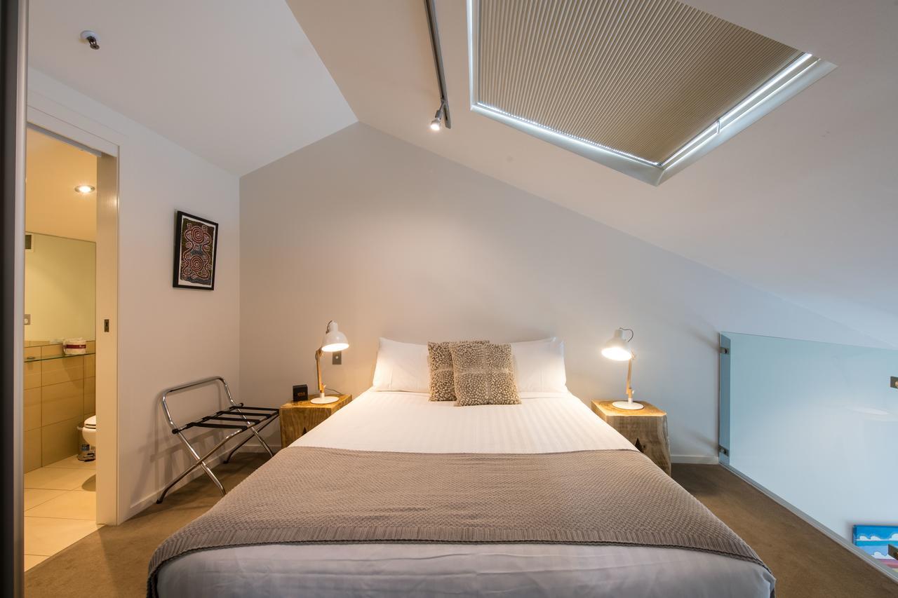 Sullivans Cove Apartments Hobart Exteriör bild A bedroom at the hotel