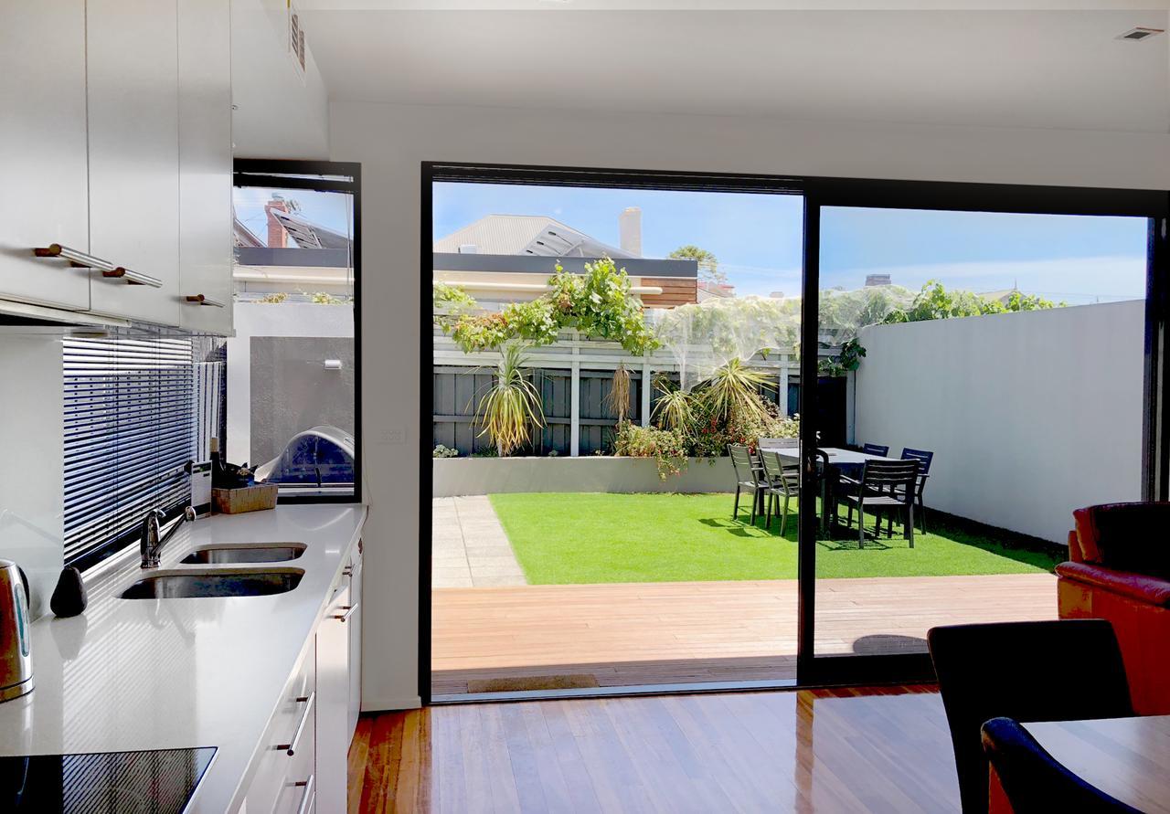 Sullivans Cove Apartments Hobart Exteriör bild A sliding door