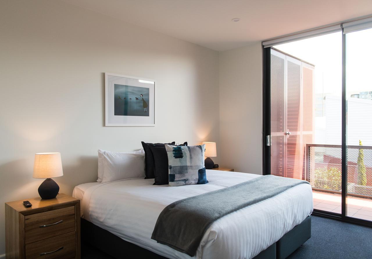 Sullivans Cove Apartments Hobart Exteriör bild A bedroom at the hotel