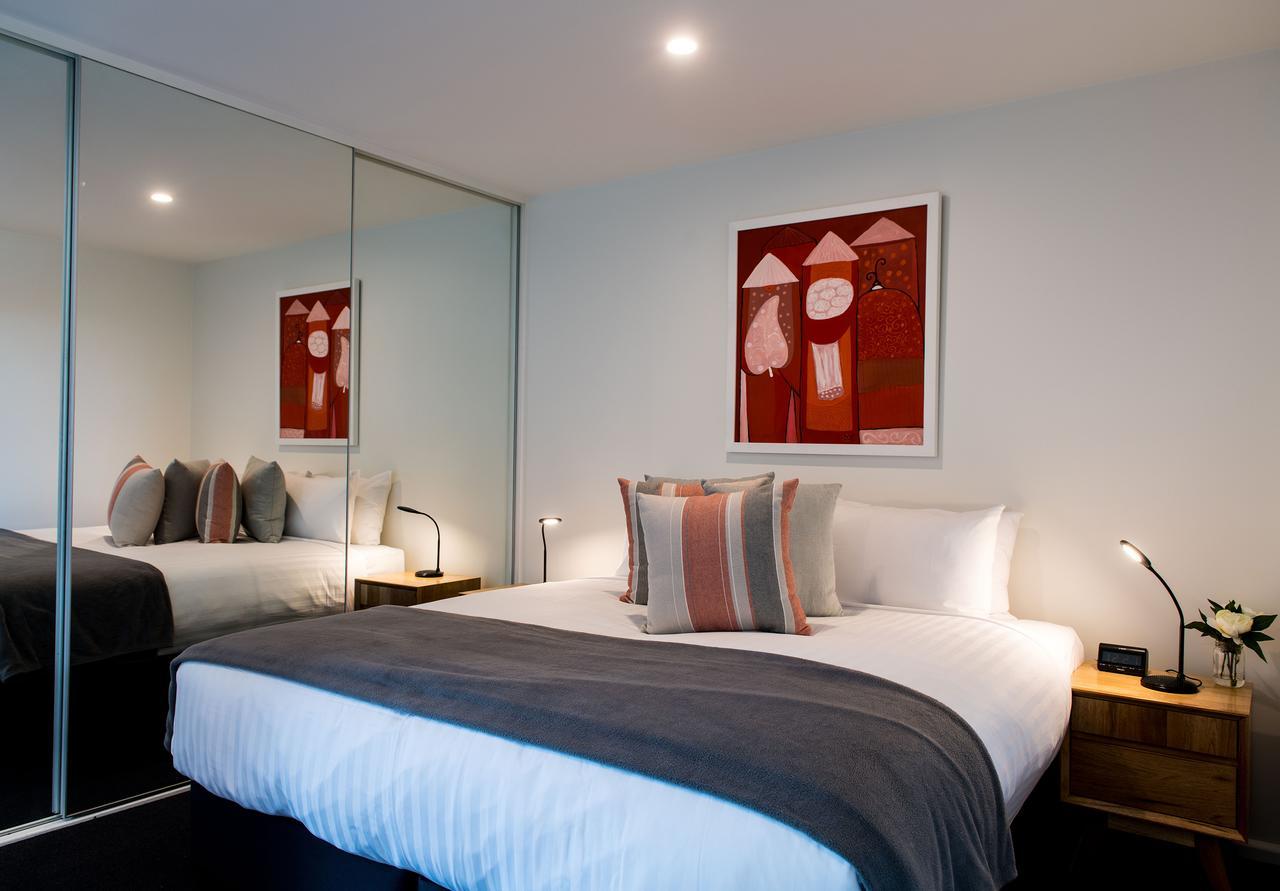 Sullivans Cove Apartments Hobart Exteriör bild A bedroom at the hotel