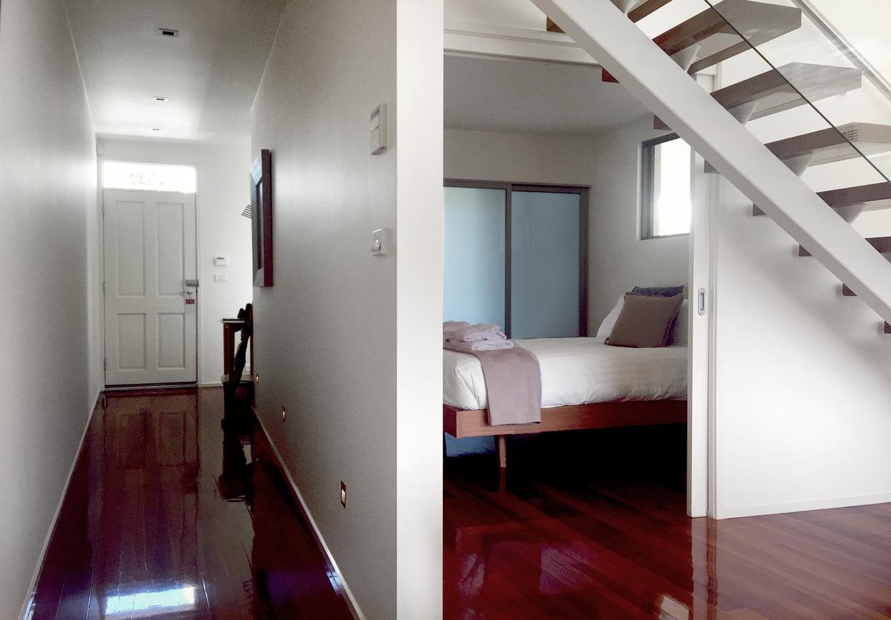 Sullivans Cove Apartments Hobart Exteriör bild A bedroom in a typical apartment