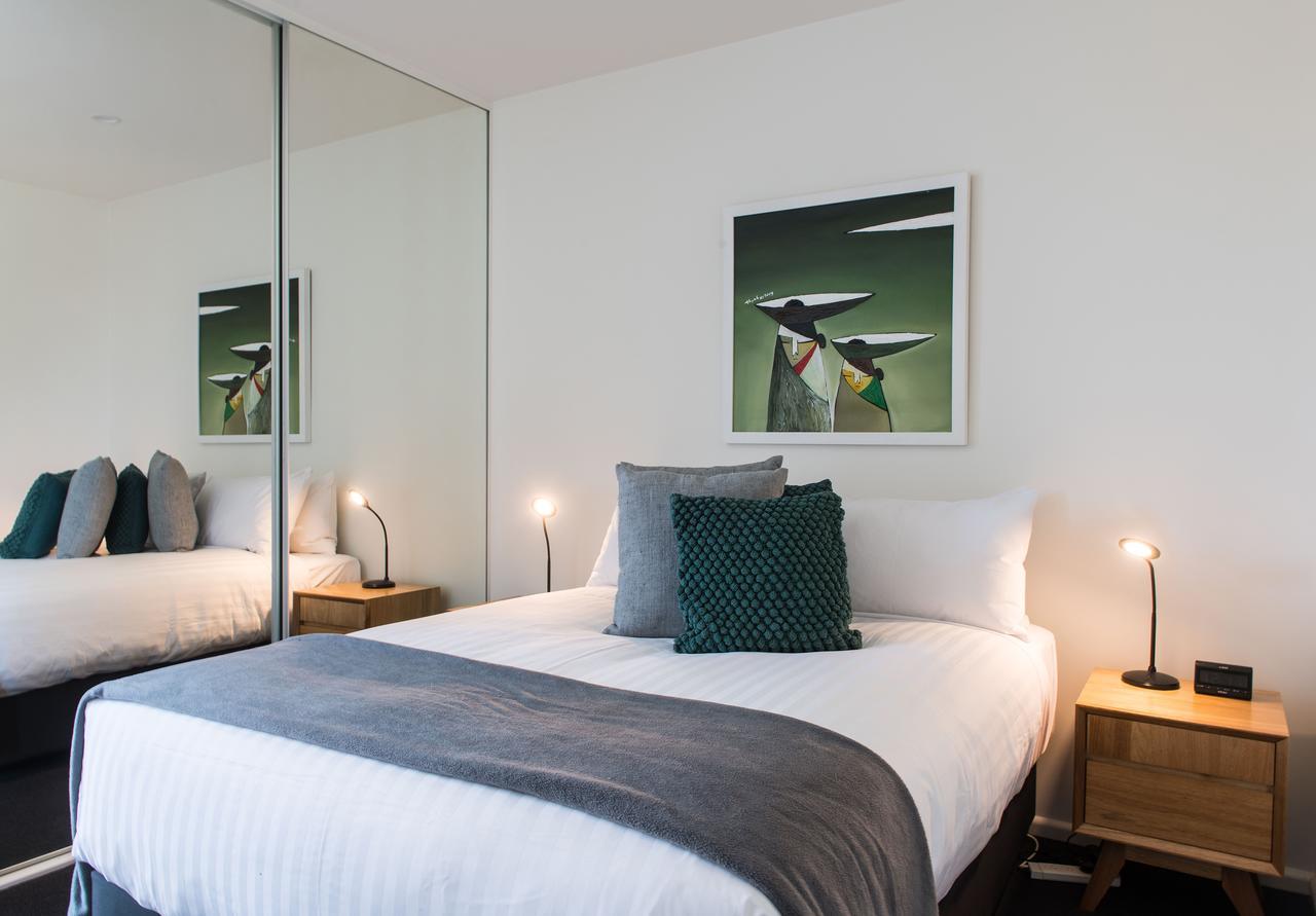 Sullivans Cove Apartments Hobart Exteriör bild A bedroom at the hotel
