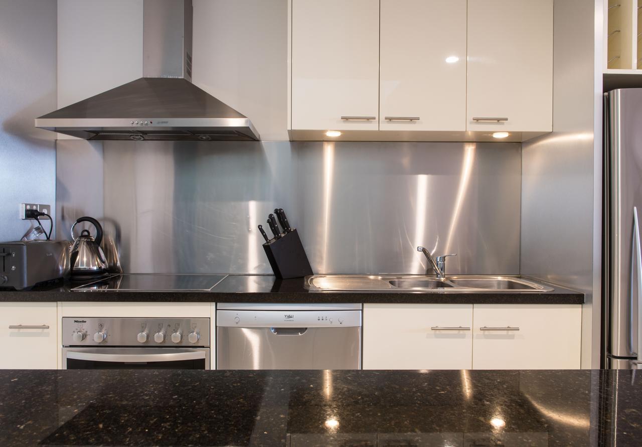 Sullivans Cove Apartments Hobart Exteriör bild A modern kitchen