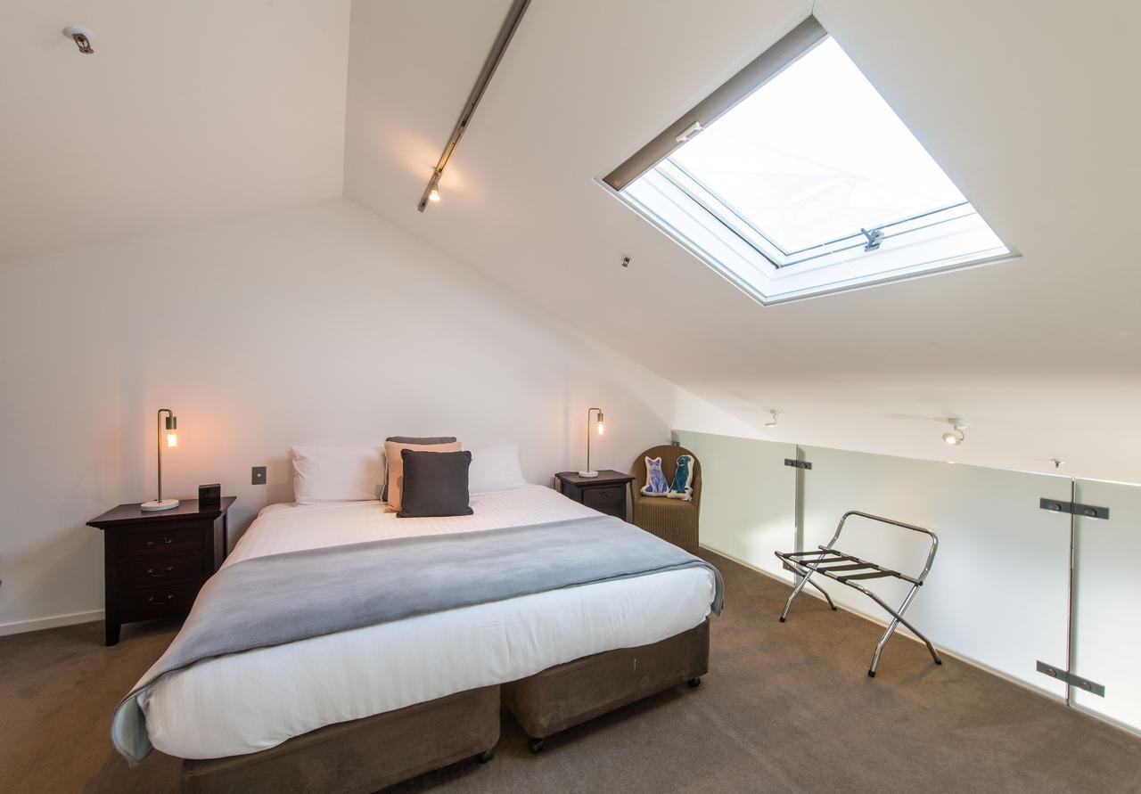 Sullivans Cove Apartments Hobart Exteriör bild Skylight in a bedroom